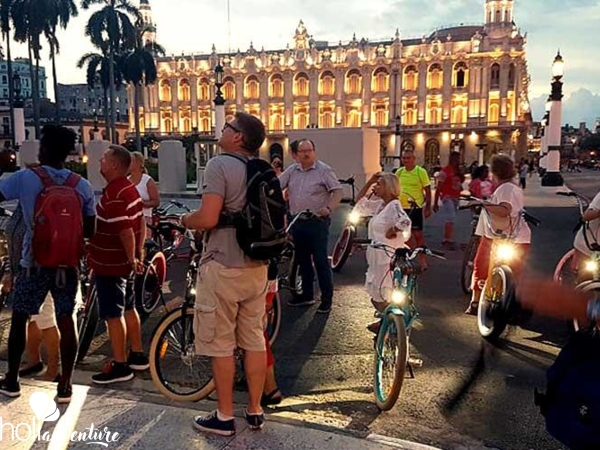 "Havana at night" Bike Tour - Tour en Bicicleta "La Habana de noche"