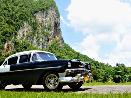 “Ride to Viñales in Old Fashion American Classic Cars” Tour