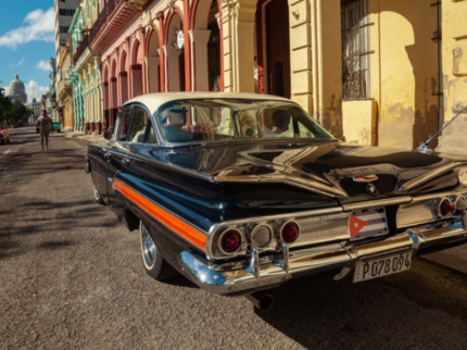 Excursión " La Habana Vieja " en Carros Clásicos Americanos