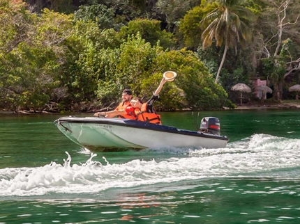 Boat ride in Río Canímar