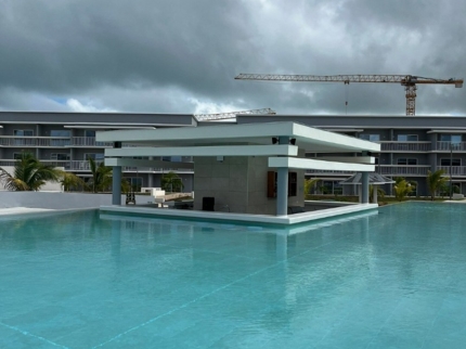 Splash pool bar at Vila Galé Cayo Paredón Hotel, Cayo Paredón Grande, Morón, Ciego de Ávila, Cuba.