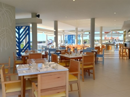 Vila Galé Café Pool Snack Bar at Vila Galé Cayo Paredón Hotel, Cayo Paredón Grande, Morón, Ciego de Ávila, Cuba.