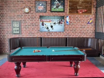 Sports Bar- Route 66