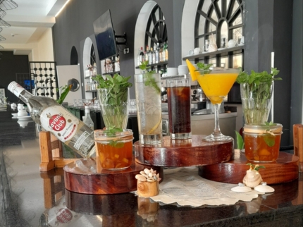 Lobby Bar at Grand Memories Holguín Hotel, Ramón de Antilla, Holguín, Cuba.