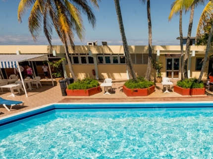 Pool Bar
