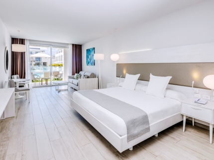JUNIOR SUITE SWIM UP Room