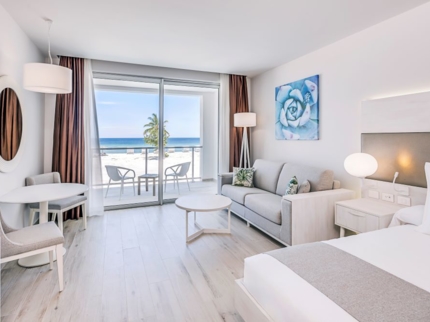 THE LEVEL ROMANCE SEA VIEW Junior Suite Room