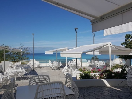 BEACH SNACK BAR LA ROCA