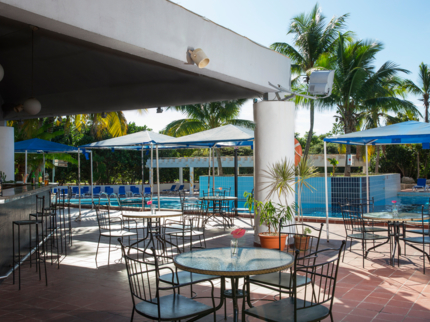 Pool Bar
