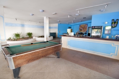 Pool Bar