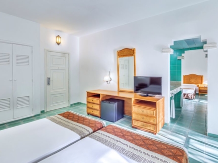 FAMILY CLUB Room