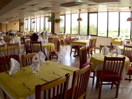 A la carte international restaurant