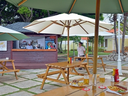 Bungalow Snack Bar Ron Coco