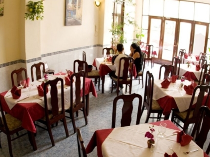 A la carte international restaurant