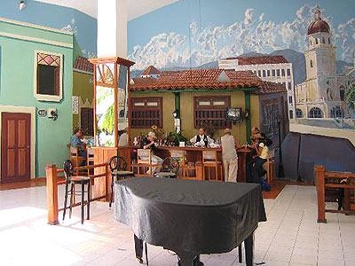 Lobby Bar Los Vitrales