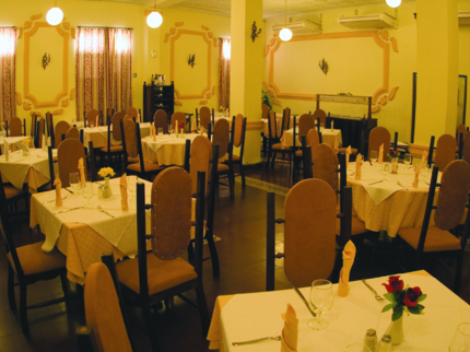 A la carte international restaurant
