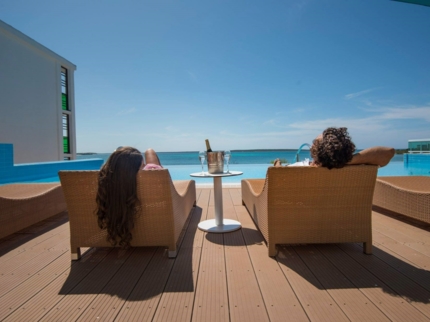 POOL BAR