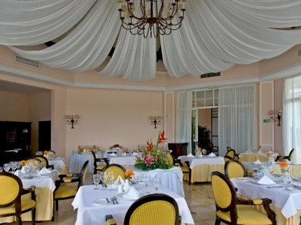 Grand Village Restaurant Royal Service