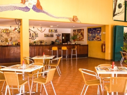Los cobos pool snack bar