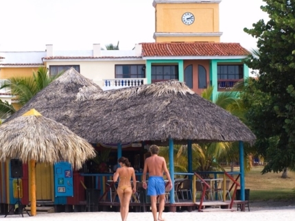 Los almácigos beach bar