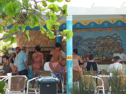 Medusa pool snack bar
