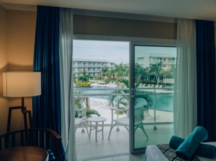 DOUBLE POOL VIEW Room