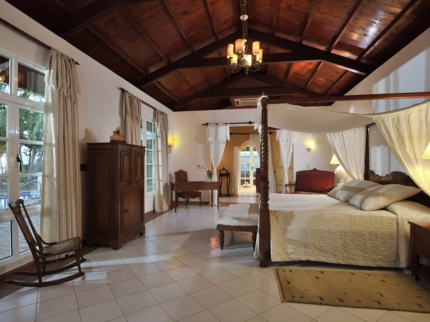 Royal Service Garden Villa
