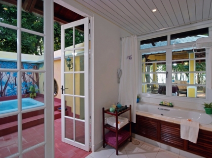 Luxury Royal Service Master Junior Suite Room