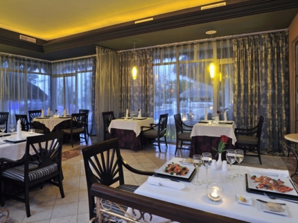 Los Helechos Restaurant Royal Service