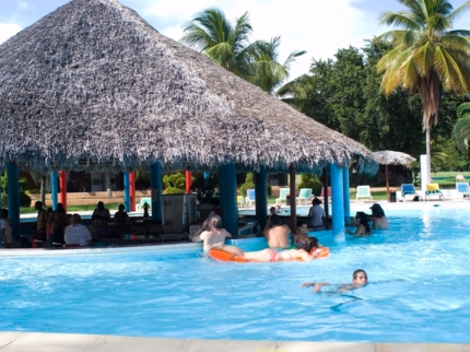 Aqua Bar Los Corales section