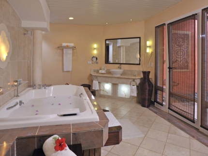 Sea View Deluxe Suite Room