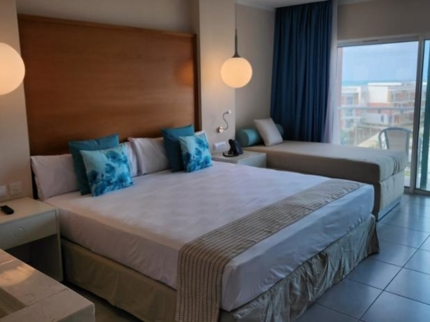 DELUXE STANDARD POOL VIEW