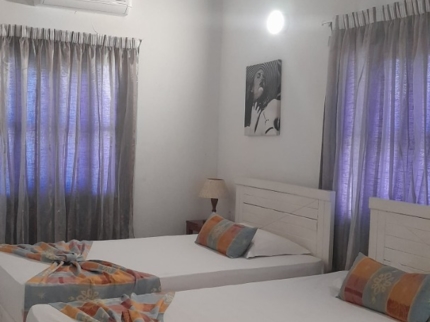 CASA EN LA PLAYA (5 habitaciones con baño privado)