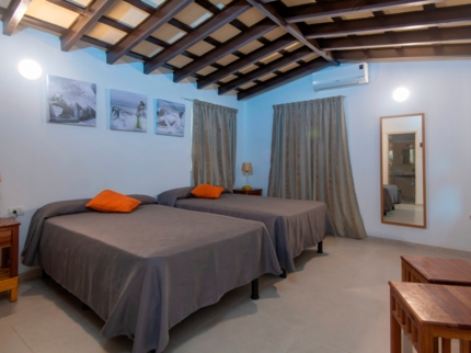 CASA EN LA PLAYA (5 habitaciones con baño privado)