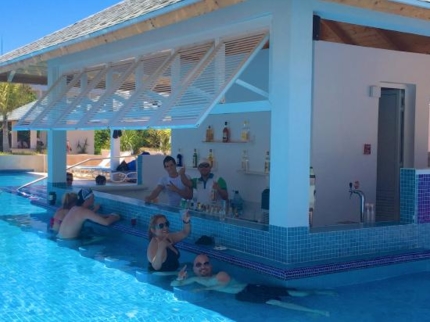Azul Aqua bar