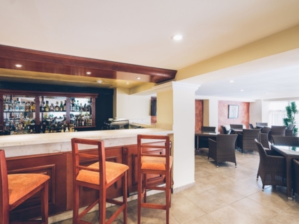 Los Dos Gaticos Bar